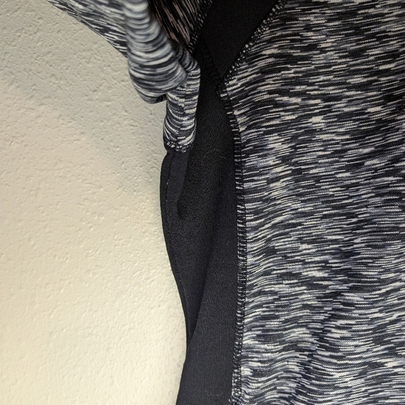 AVALANCHE 1/4 zip hoodie with pony tail & finger holes size Medium color 🖤 🩶 - Picture 10 of 14